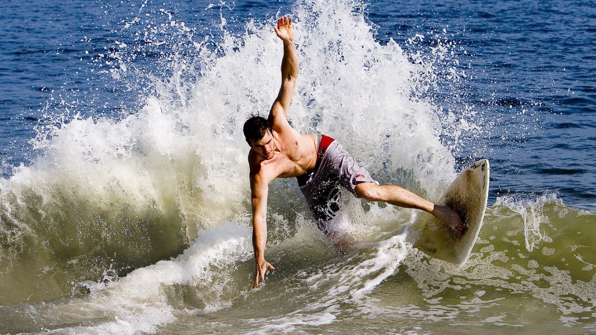 乍看平淡，实则杀机重重：樊振东打法藏着多少细节？，樊振东2平逆转连赢两局